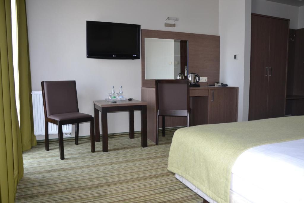Hotel Pod Debem Tarnów Habitación foto