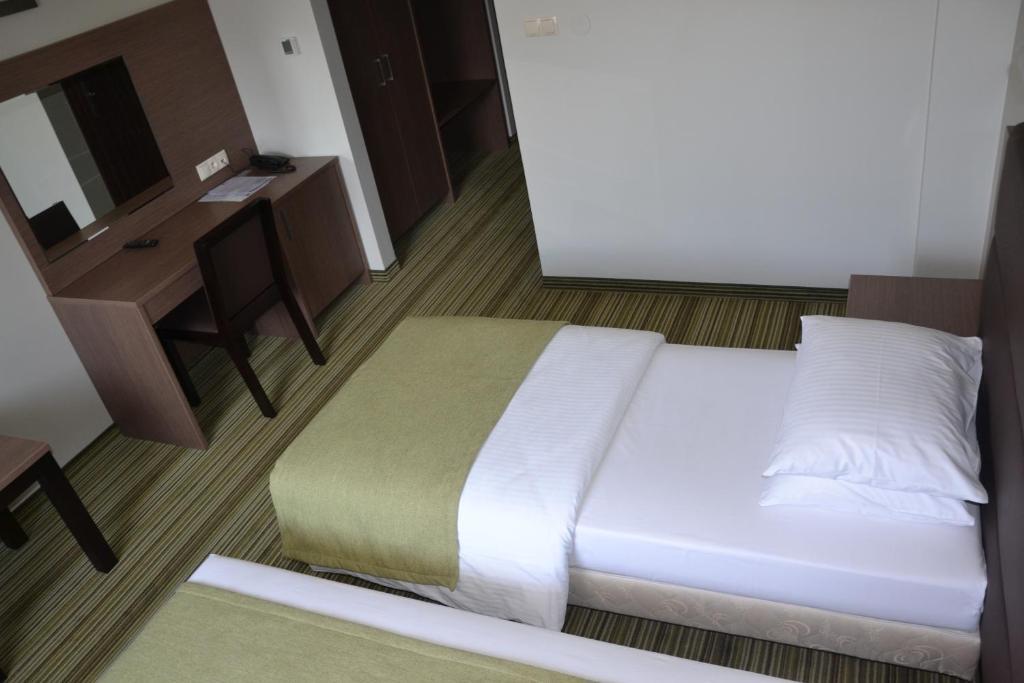 Hotel Pod Debem Tarnów Habitación foto