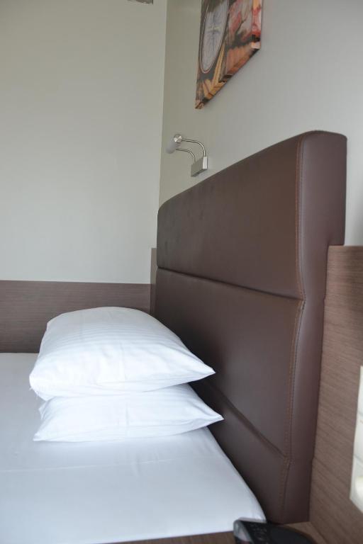 Hotel Pod Debem Tarnów Habitación foto