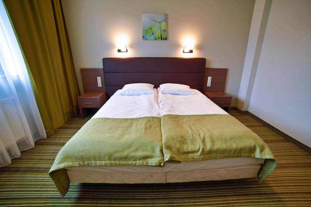 Hotel Pod Debem Tarnów Habitación foto