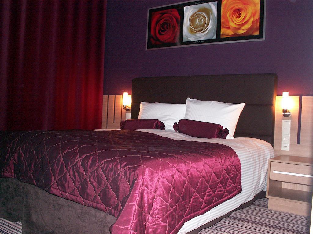 Hotel Pod Debem Tarnów Habitación foto